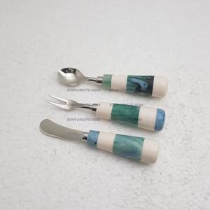 2024 Gadgets de cuisine professionnels couteau à fromage en résine et bois personnalisé ensemble de couteaux en argent acier inoxydable - Product Image 6