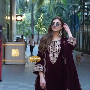 ชุดเดรสผ้าจอร์เจียต์ปักลายหลากสีสไตล์นักแสดงโทรทัศน์ ดีไซน์สวยงามทันสมัยแบบกึ่งสำเร็จรูป เหมาะสำหรับงานปาร์ตี้ - Product Image 2