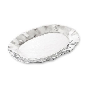 Plateau de service en métal de qualité supérieure avec surface polie élégante idéale pour servir de la nourriture et des boissons lors d'événements et d'occasions formels - Product Image 1