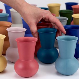 Desde flores frescas hasta arreglos secos, este florero de hierro metálico eleva cada pétalo con un atractivo atemporal - Product Image 6