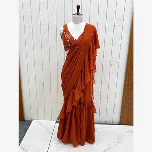 Fournisseur en gros de costumes Sharara Salwar en faux georgette de créateurs de mode, nouveaux modèles, avec des sequins et des broderies - Product Image 4