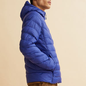 Veste d'hiver lourde pour hommes avec capuche Manteau épais à bulles en toile avec motif décoratif Vente par motif - Product Image 3