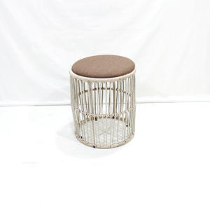 Mesa Redonda de Hierro, Plástico y Madera con Tapa Acolchada Gris Tejida a Mano - Product Image 6