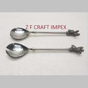 Ensemble de cuillères à salade en acier inoxydable avec poignée en résine au design personnalisé Nouvelles cuillères à salade à la mode Nouveau type de serveurs à poignée - Product Image 3