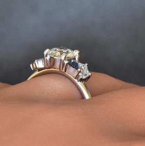 Bague de fiançailles en diamant de laboratoire taille ronde, avec grappe de saphirs, bague de mariage 1,75 carats total, diamant de laboratoire taille ronde, bague de mariée, cadeau - Product Image 3