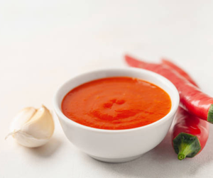 Fábrica de ESTÁNDAR INTERNACIONAL en Vietnam Botellas naturales Fresh Red Hot Spicy Haccp CHILI SAUCE Botella de plástico 300ml/550ml - Product Image 2