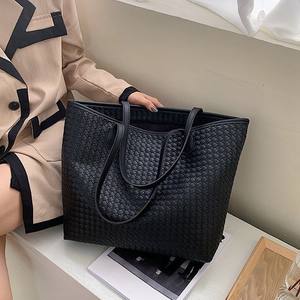 Bolso Tote Grande y Elegante Tejido para Mujer, Bolso de Mano con Interior Espacioso y Asas Cómodas para el Trabajo Diario, Viajes y Compras - Product Image 1