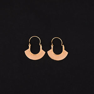 Pendientes de aro con abanico curvo dorado Tamaño 57x30MM - Product Image 2