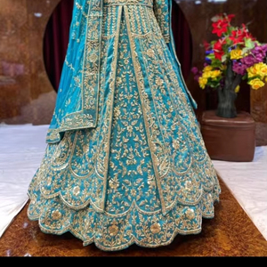 Haute qualité fait à la main Lehenga Choli pour les femmes brodé filet de soie Style pakistanais robe fêtes de mariage Techniques d'impression à la main - Product Image 1