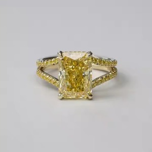 Último anillo de compromiso de diamante cultivado en laboratorio amarillo radiante de 2.50CT 14K oro amarillo único francés cola de pez oculto Halo anillos finos - Product Image 1