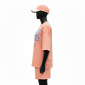 ชุดเสื้อและกางเกงขาสั้นผ้าฟลีซผสมคอตตอนพรีเมียมสำหรับผู้หญิง 280 GSM สีพีช พิมพ์ลายโลโก้ตามสั่ง เสื้อยืดและกางเกงขาสั้นผ้าฝ้าย 100% - Product Image 3