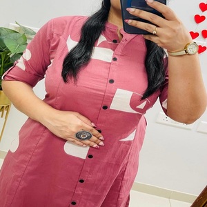 Nueva Colección de Kurtis de Rayón Pesado de Corte Regular de Diseñador, Ropa India para Mujer, En Stock, Sin Estampado - Product Image 1