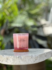 Bougie Etti Brasil en pot rouge 200g, parfum de cerise et de noisette, durée de combustion de 20 à 40 heures, fait à la main, style traditionnel et non toxique pour l'intérieur. - Product Image 6