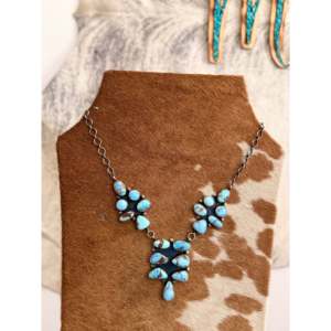 Ensemble de colliers en turquoise et argent sterling Golden Hills, fabriqué à la main par des artistes Navajo - Bijoux culturels de collection - Product Image 1