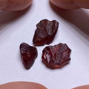 Piedra Suelta de Granate Rojo Natural Ojo de Gato, Forma de Corazón de 8mm, Gema Pulida de Primera Calidad - Product Image 3