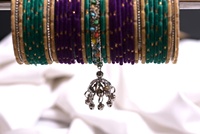 Nouveaux ensembles de bracelets en alliage de cuivre pour mariée, couleur rose, élégants bracelets brodés avec pendentifs Bunda/Jhumka pour occasions de mariage