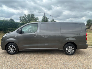 2020 Vauxhall Vivaro 2,0 Turbo D 3100 Sportive L2 H1 Euro 6 Wagon diésel automático 55.300 millas 5DR conducción a la derecha - Product Image 2
