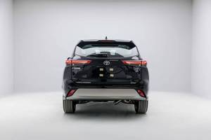 Toyota Highlander Luxe 2.5L 4 cylindres Hybride (HEV) + Double Électrique, Noir, Modèle 2025, Certifié d'Occasion, Faible Kilométrage, État Impeccable - Product Image 6