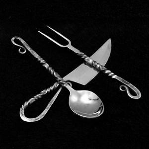 Ensemble de 3 couverts personnalisables écologiques en acier au carbone à forger à la main, étui en cuir doux pour camping, ensemble de couteaux de voyage médiévaux - Product Image 4
