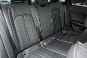 Audi A4 2.0T Quattro berline 2021, faible kilométrage, boîte automatique, direction souple, essence/électrique, état neuf - Product Image 6