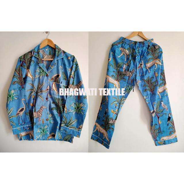 มีสีเขียวขุ่น