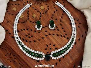 ชุดสร้อยคอ AD ดีไซน์หรูหราสำหรับผู้หญิง เครื่องประดับอินเดียแบบดั้งเดิม ชุดสร้อยคอเจ้าสาวสำหรับงานปาร์ตี้ งานแต่งงาน และของขวัญ - Product Image 5