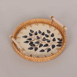 Plateau rond en rotin nacre avec poignées plateau en rotin motif feuille noire multi-usages cuisine salle à manger cadeau de table - Product Image 3