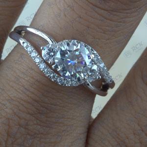 Anillo de compromiso de moissanita trenzada de corte redondo TCW 2,00 para mujer, joyería chapada en oro de Plata de Ley 925, regalo de aniversario para ella - Product Image 3