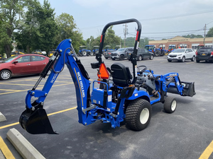 Tracteur utilitaire compact New Holland Workmaster 35, 35 CV, 4 roues motrices, transmission par navette, chargeur frontal, prêt pour une benne arrière, tracteur agricole à vendre - Product Image 3