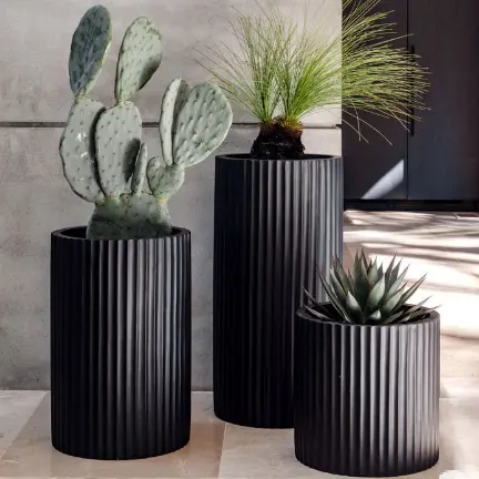 Plantador de jardim de metal preto decorativo de qualidade padrão, plantador de flores de estilo antigo para uso doméstico e em restaurantes