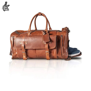 Sac de voyage en cuir vintage de qualité supérieure, taille cabine, unisexe, en vente - Product Image 3