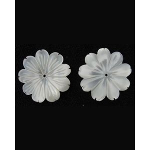 Cuentas Sueltas de Concha Blanca con Forma de Flor MOP 009V1 - Product Image 1