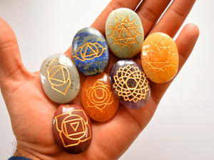 Vente en gros de pierres précieuses naturelles, lot de sept chakras cabochon, cristal de guérison, équilibre, pierres précieuses en vrac pour la fabrication de bijoux - Product Image 3