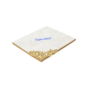 Plateau en marbre décoratif de luxe moderne à vendre, avec un design en feuille d'or, pour la décoration de table de Noël par Kayna Export - Product Image 6