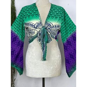 Top Cruzado de Gasa Estilo Bohemio Hippie con Mangas Largas Acampanadas y Lazo Frontal, Estampado Floral Paisley Colorido, Disponible en Tallas XS-XL, Ideal para Festivales y Estilo Boho Hada - Product Image 3