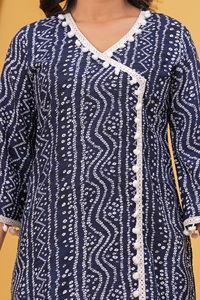 Elegante Kurta de Algodón Estampado Azul Marino para Mujer con Adorno de Pompones Blancos, Corte Holgado, Estilo Étnico Informal, Largo Midi, Estilo Indio - Product Image 6