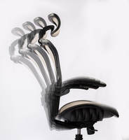 Chaise de bureau ergonomique à dossier haut en maille, accoudoirs réglables en hauteur, cadre en acier pivotant, mécanisme d'inclinaison pour bureau à domicile, design moderne