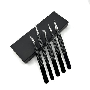 Pince à cils professionnelle à poignée diamantée, noir japonais durable, cils pointus en acier inoxydable, prix de gros - Product Image 1