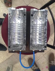 Troquel de moldeo por soplado de fabricación india para producción de gran volumen de botellas de plástico disponible para suministro mundial desde India - Product Image 1