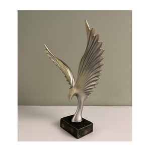 Sculpture élégante en aluminium moulé développée comme une œuvre d'art distinctive pour les espaces intérieurs sophistiqués - Product Image 4