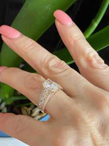 Anillo de compromiso de diamante cultivado en laboratorio IGI de corte radiante, anillo de compromiso de 3 filas de boda de 14K, oro amarillo de 3,65 quilates, propuesta de aniversario - Product Image 2