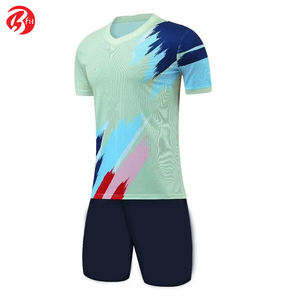 Vêtements de football 100% en polyester pour hommes Chemises et hauts à coupe automatisée de couleur unie pour vêtements de football pour adultes - Product Image 2