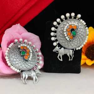 Boucles d'oreilles oxydées en pierre colorée avec perles travail léger mais déclaration digne boucles d'oreilles traditionnelles indiennes pour les filles du collège - Product Image 3