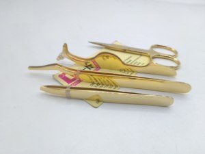 Pince à épiler à sourcils professionnelle plaquée or applicateur de cils avec logo personnalisé en acier inoxydable avec pince à épiler et petits ciseaux - Product Image 2