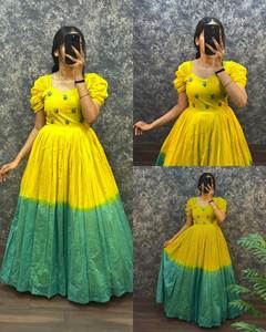 Robe maxi évasée pour femmes en coton premium Unity Luxure, teinte dégradée, avec broderie à la main et manches bouffantes - Product Image 4