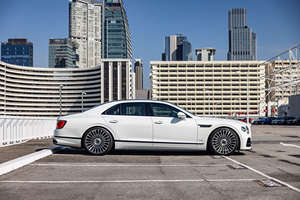 Spur RHD 2023 d'occasion, conduite à droite, certifié, boîte automatique, cuir foncé, sans accident et prêt à être expédié - Product Image 4