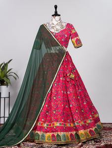 Lehenga – Blouse de travail traditionnelle indienne à la mode avec broderie séquentielle et pompons - Product Image 5