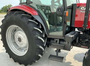 Tracteur d'occasion Case IH Farmall 95 pour l'aménagement paysager et l'agriculture - Product Image 6