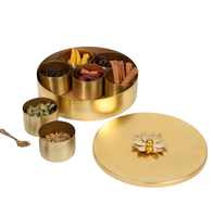 Boîte à épices Masala en laiton de qualité supérieure avec boîte à épices en laiton à sept compartiments pour la cuisine du grossiste indien