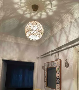 Lampe suspendue en rotin avec une belle ombre avec des perles de base en métal et des fournitures de décoration de noël de taille personnalisée pour mariage - Product Image 3